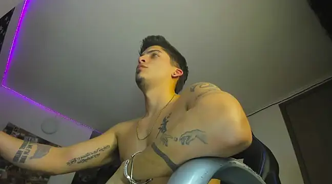 charlie hotxxx online show from March 14, 2025, 4:10 am