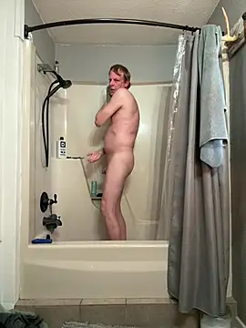 ianvaghn2252 online show from April 4, 2026, 10:29 pm