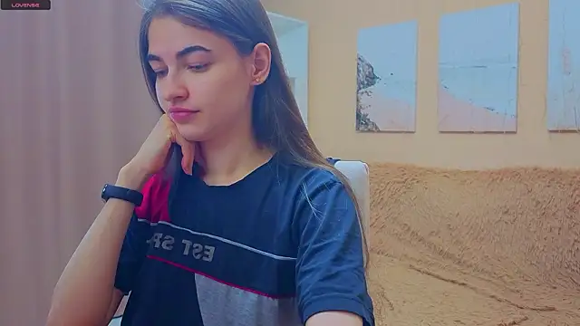 Snapshot of AstoriyaNight chatting on March 5, 2026, 7:59 am AstoriyaNight online show from March 5, 2026, 7:59 am