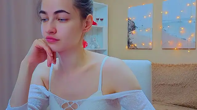 Snapshot of AstoriyaNight chatting on March 19, 2026, 5:00 am AstoriyaNight online show from March 19, 2026, 5:00 am