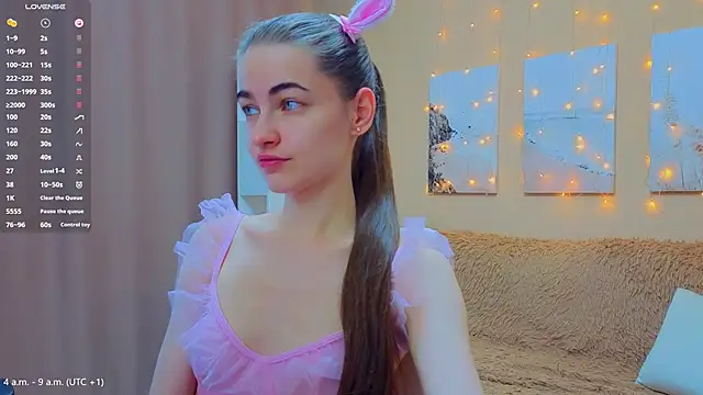 Snapshot of AstoriyaNight chatting on April 4, 2026, 4:11 am AstoriyaNight online show from April 4, 2026, 4:11 am