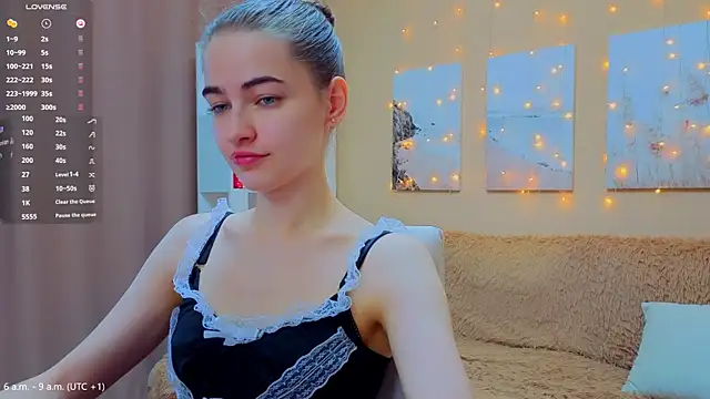 Snapshot of AstoriyaNight chatting on April 12, 2026, 4:17 am AstoriyaNight online show from April 12, 2026, 4:17 am