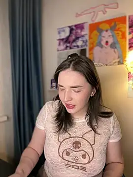 HoneySweetBee online show from April 18, 2026, 12:03 am