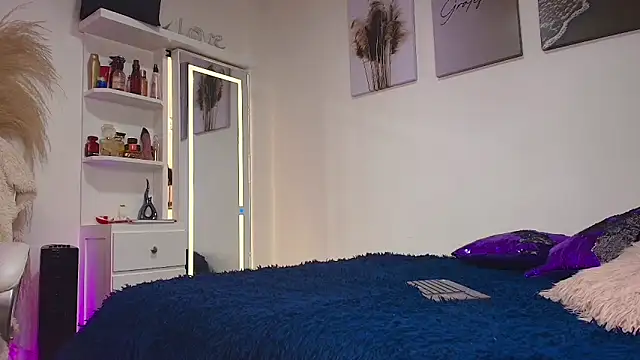 MariianaGomez online show from March 10, 2026, 4:12 pm