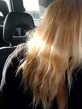 BecciDeluxe online show from January 12, 2026, 3:17 pm