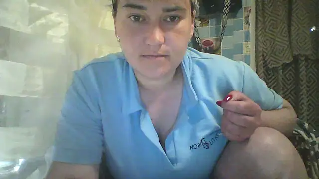 Snapshot of HollyLaBerry chatting on May 28, 2026, 5:38 am HollyLaBerry online show from May 28, 2026, 5:38 am