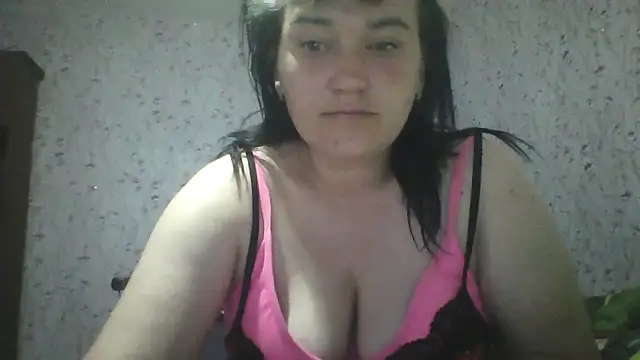 Snapshot of HollyLaBerry chatting on June 14, 2026, 5:53 am HollyLaBerry online show from June 14, 2026, 5:53 am