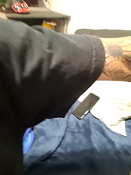 Snapshot of LongDickZee562 chatting on October 19, 2025, 9:54 am LongDickZee562 online show from October 19, 2025, 9:54 am