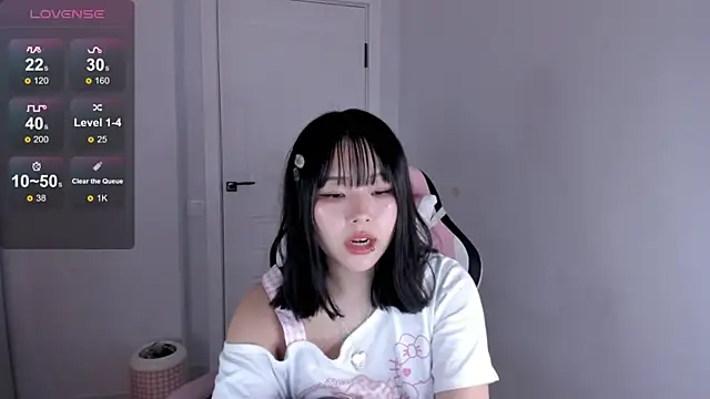 hee young11 online show from December 3, 2025, 3:58 am