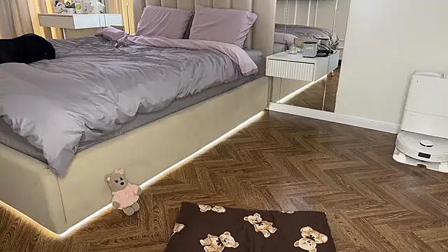 Elsa Ice online show from October 13, 2025, 8:47 am