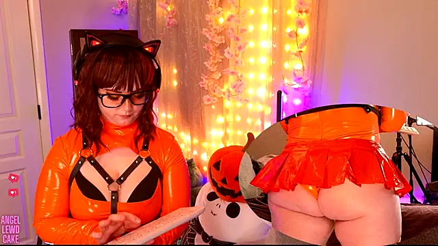 Snapshot of Angel-Lewd-Cake chatting on October 19, 2025, 6:03 am Angel-Lewd-Cake online show from October 19, 2025, 6:03 am