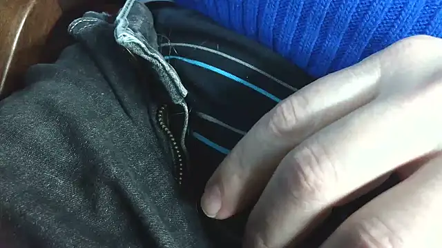 smoothandtiny online show from April 7, 2026, 7:42 am