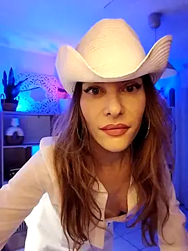 Luna Kitanna online show from November 15, 2025, 10:37 pm