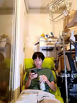 freeeeeessssss111 online show from October 13, 2025, 3:12 pm