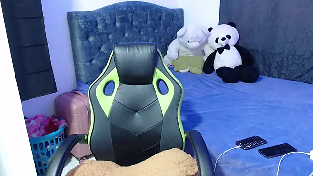 Snapshot of Gaby_foz chatting on March 18, 2025, 8:04 pm Gaby foz online show from March 18, 2025, 8:04 pm