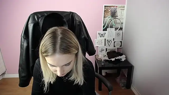 viktoria lovely online show from October 17, 2025, 9:56 am