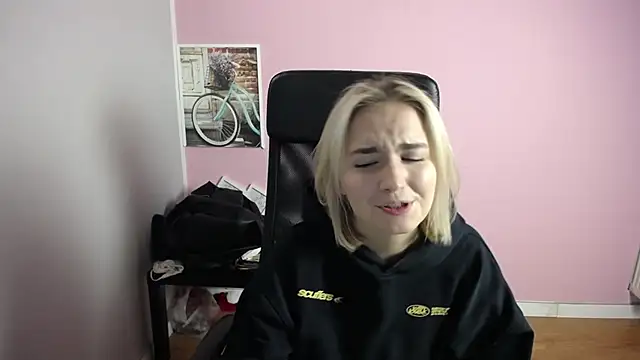 viktoria lovely online show from March 10, 2026, 3:17 pm