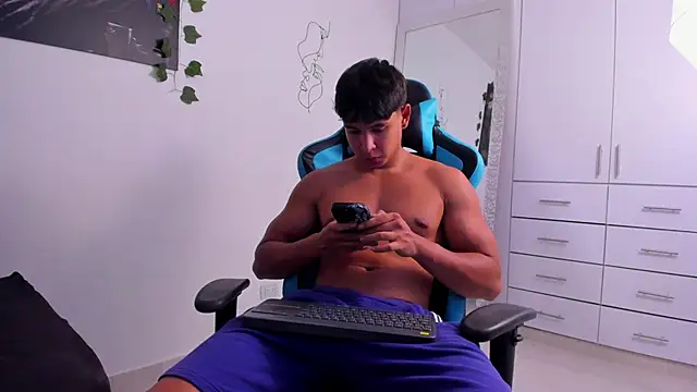 Snapshot of Bray_Kevin chatting on December 2, 2024, 1:25 am Bray Kevin online show from December 2, 2024, 1:25 am