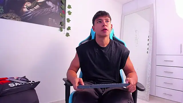 Snapshot of Bray_Kevin chatting on December 15, 2024, 3:31 pm Bray Kevin online show from December 15, 2024, 3:31 pm