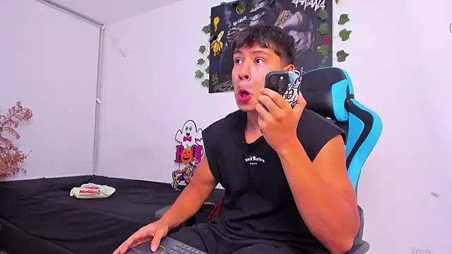 Snapshot of Bray_Kevin chatting on December 18, 2024, 1:48 am Bray Kevin online show from December 18, 2024, 1:48 am