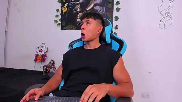 Snapshot of Bray_Kevin chatting on December 24, 2024, 12:33 am Bray Kevin online show from December 24, 2024, 12:33 am