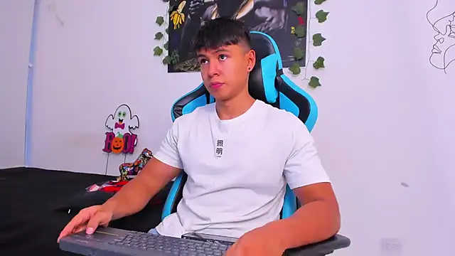 Snapshot of Bray_Kevin chatting on December 25, 2024, 10:59 pm Bray Kevin online show from December 25, 2024, 10:59 pm