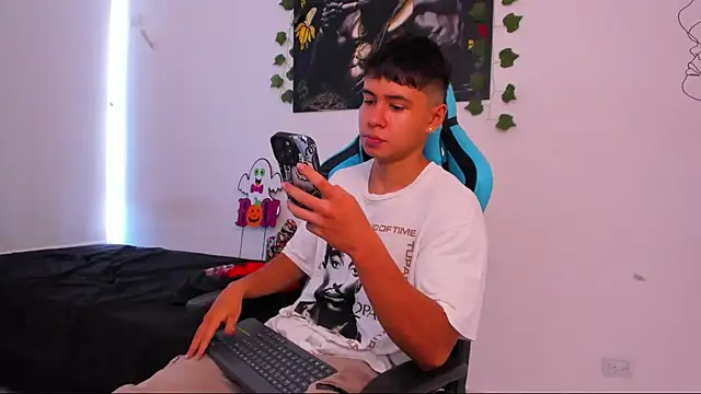 Snapshot of Bray_Kevin chatting on January 11, 2025, 1:06 am Bray Kevin online show from January 11, 2025, 1:06 am