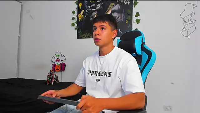 Snapshot of Bray_Kevin chatting on February 14, 2025, 1:02 am Bray Kevin online show from February 14, 2025, 1:02 am