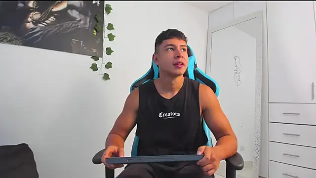 Snapshot of Bray_Kevin chatting on February 22, 2025, 5:02 pm Bray Kevin online show from February 22, 2025, 5:02 pm