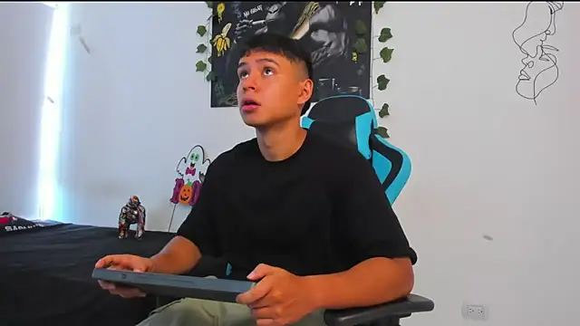 Snapshot of Bray_Kevin chatting on February 23, 2025, 9:16 pm Bray Kevin online show from February 23, 2025, 9:16 pm