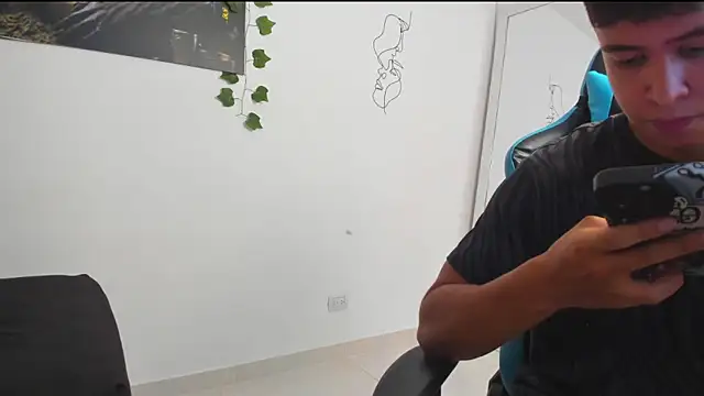 Snapshot of Bray_Kevin chatting on February 28, 2025, 11:56 pm Bray Kevin online show from February 28, 2025, 11:56 pm