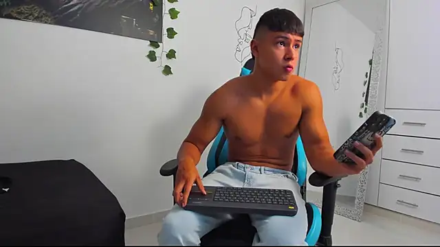 Snapshot of Bray_Kevin chatting on March 8, 2025, 3:28 am Bray Kevin online show from March 8, 2025, 3:28 am