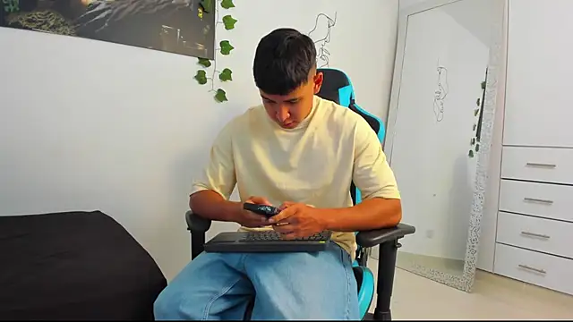 Snapshot of Bray_Kevin chatting on March 9, 2025, 3:05 pm Bray Kevin online show from March 9, 2025, 3:05 pm