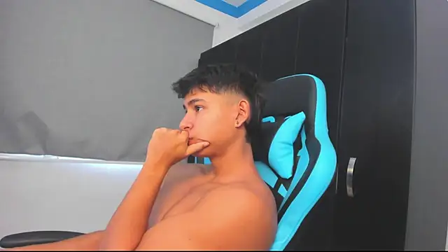 Snapshot of Bray_Kevin chatting on October 27, 2025, 4:44 pm Bray Kevin online show from October 27, 2025, 4:44 pm