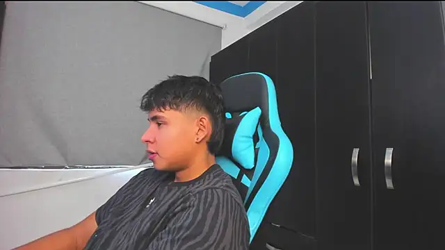 Snapshot of Bray_Kevin chatting on October 30, 2025, 6:08 pm Bray Kevin online show from October 30, 2025, 6:08 pm