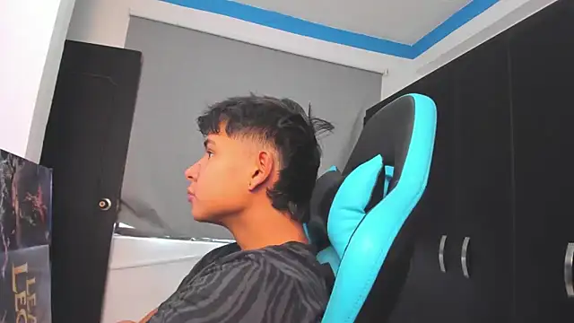 Snapshot of Bray_Kevin chatting on October 31, 2025, 5:14 pm Bray Kevin online show from October 31, 2025, 5:14 pm