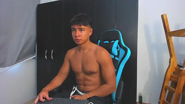 Snapshot of Bray_Kevin chatting on November 28, 2025, 7:38 pm Bray Kevin online show from November 28, 2025, 7:38 pm