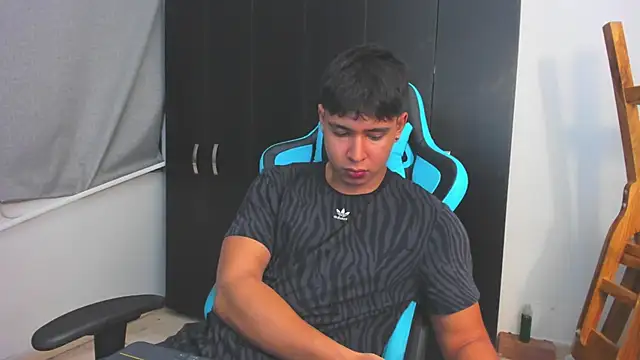 Snapshot of Bray_Kevin chatting on December 4, 2025, 3:49 am Bray Kevin online show from December 4, 2025, 3:49 am