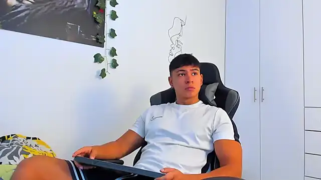 Snapshot of Bray_Kevin chatting on December 16, 2025, 6:13 pm Bray Kevin online show from December 16, 2025, 6:13 pm