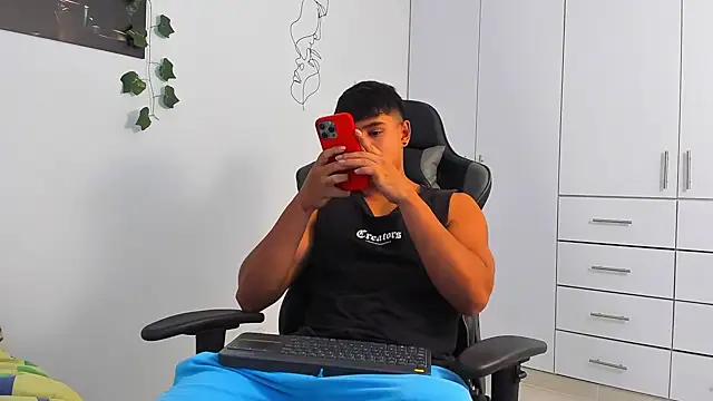 Snapshot of Bray_Kevin chatting on December 17, 2025, 8:37 pm Bray Kevin online show from December 17, 2025, 8:37 pm