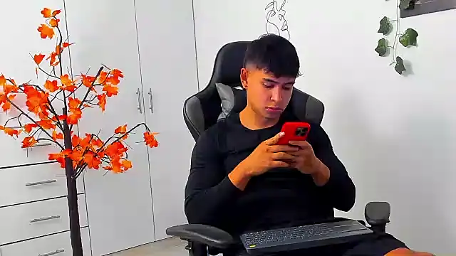 Snapshot of Bray_Kevin chatting on January 7, 2026, 11:29 pm Bray Kevin online show from January 7, 2026, 11:29 pm