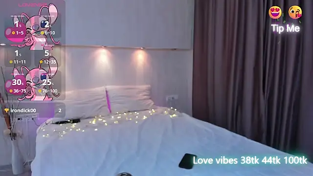 Snapshot of Tracy-Taylor chatting on January 4, 2025, 8:06 am Tracy-Taylor online show from January 4, 2025, 8:06 am