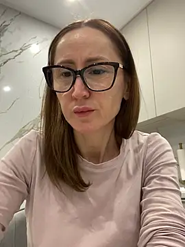Snapshot of LauraDavis chatting on March 5, 2026, 1:29 pm LauraDavis online show from March 5, 2026, 1:29 pm