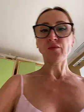 LauraDavis online show from July 11, 2026, 2:53 pm