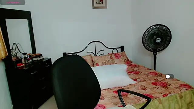 Snapshot of Lily_Benet1 chatting on May 28, 2026, 10:40 pm Lily Benet1 online show from May 28, 2026, 10:40 pm