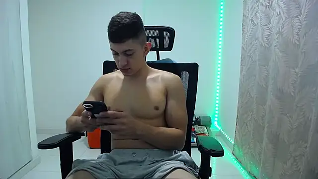 Snapshot of Iam_yourbabyprincess_XD chatting on December 11, 2024, 5:21 am Iam yourbabyprincess XD online show from December 11, 2024, 5:21 am