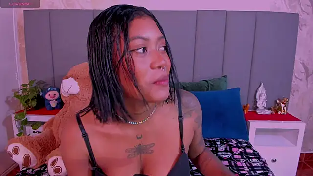 JulianaMiller online show from January 20, 2025, 12:04 am