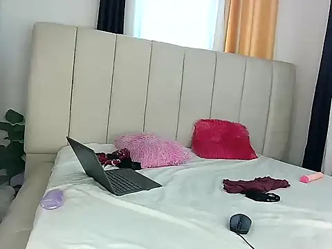 t-Booty risky  online show from June 18, 2026, 9:14 am