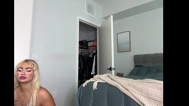 ElenaErickson online show from November 3, 2025, 7:59 pm