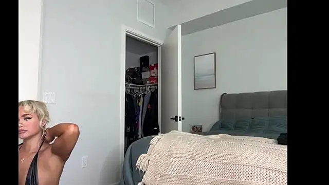 ElenaErickson online show from February 16, 2026, 7:54 pm